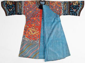 An embroidered silk robe, Qing dynasty, 19th Century.