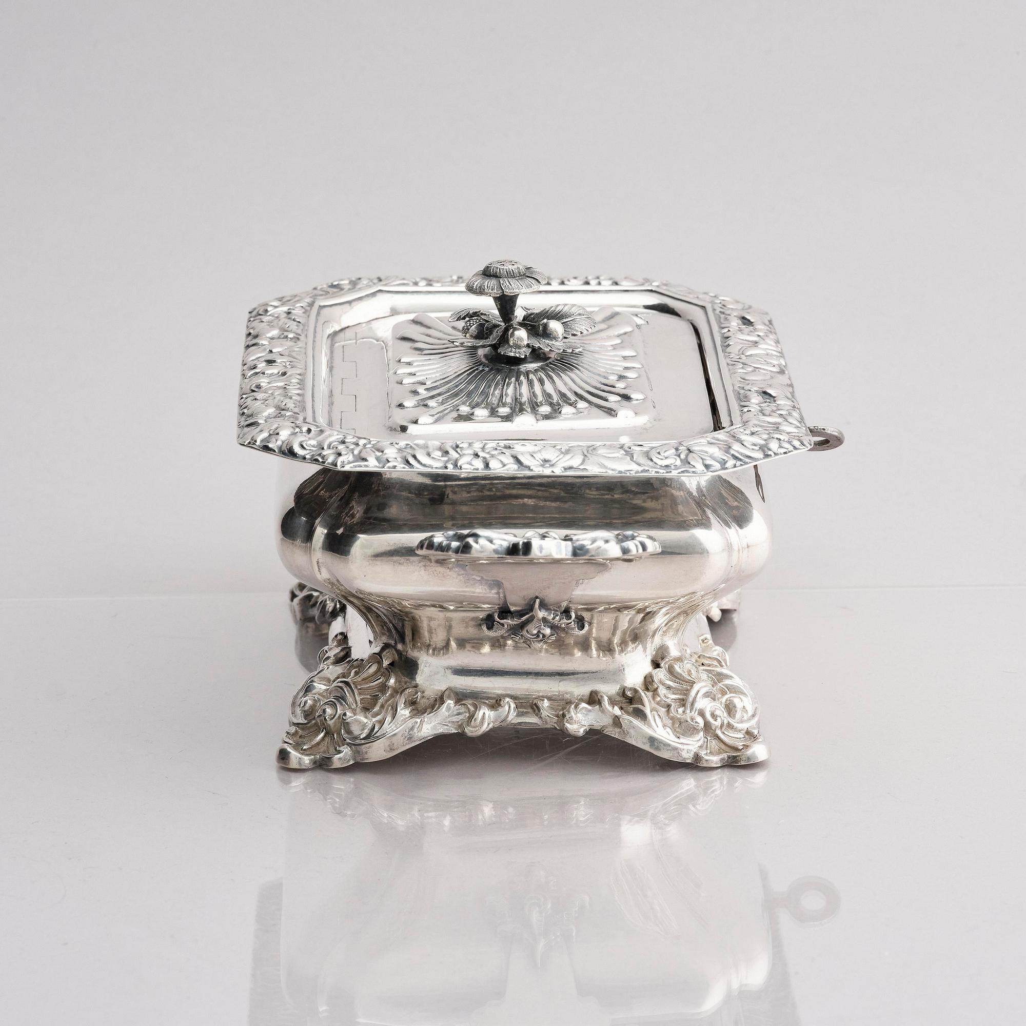 Gustaf Möllenborg, sockerskrin, silver, Stockholm 1840. Nyrokoko.
