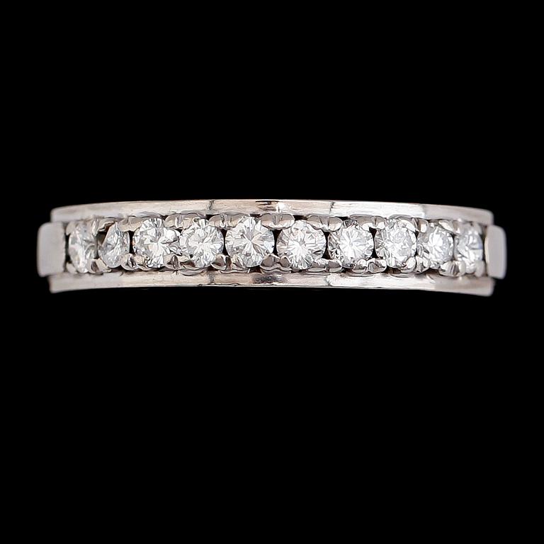 ALLIANSRING, 18 k vitguld, 10 diamanter tot ca 0.40 ct, svenska stämplar, 1964.