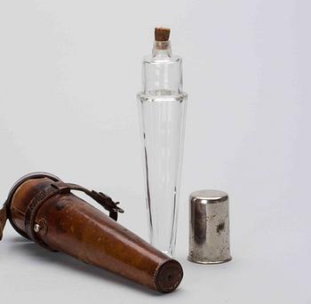 PLUNTA, glas med skinnfodral. 1800/1900-tal.