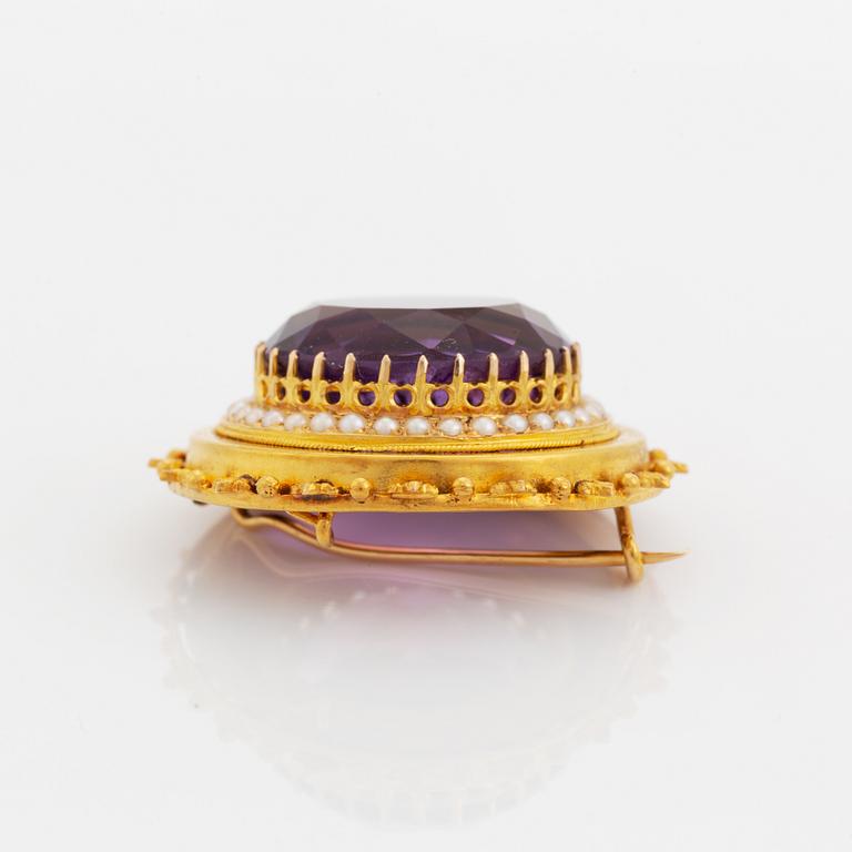 Gold and amethyst brooch, 1800's.