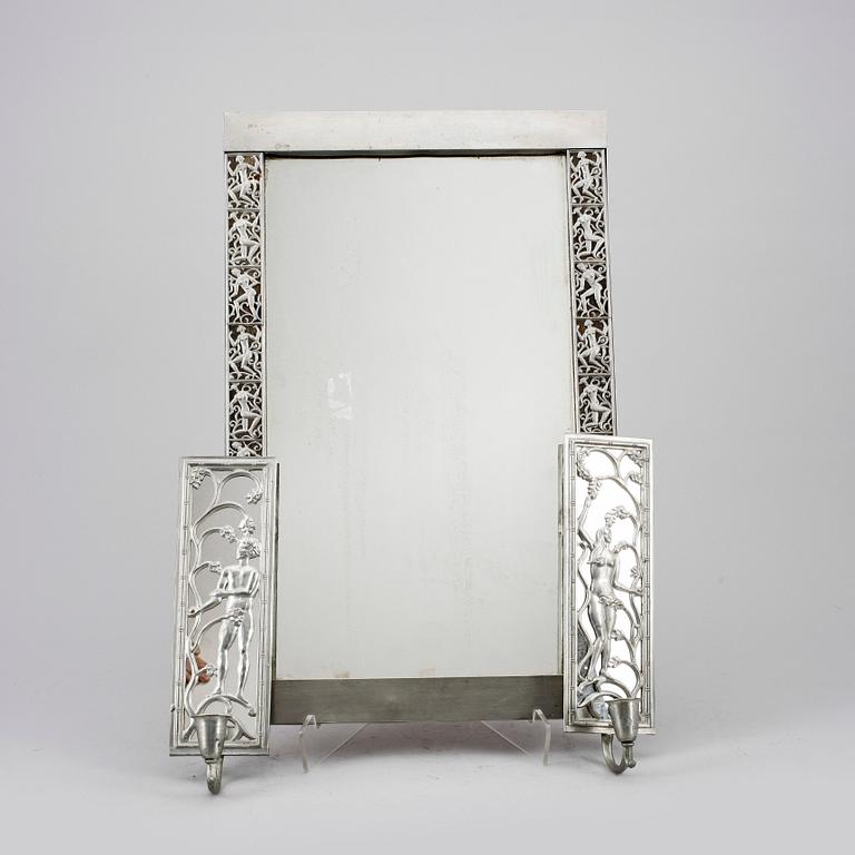 SPEGEL med SPEGELLAMPETTER, ett par, tenn, 1920/30-tal.
