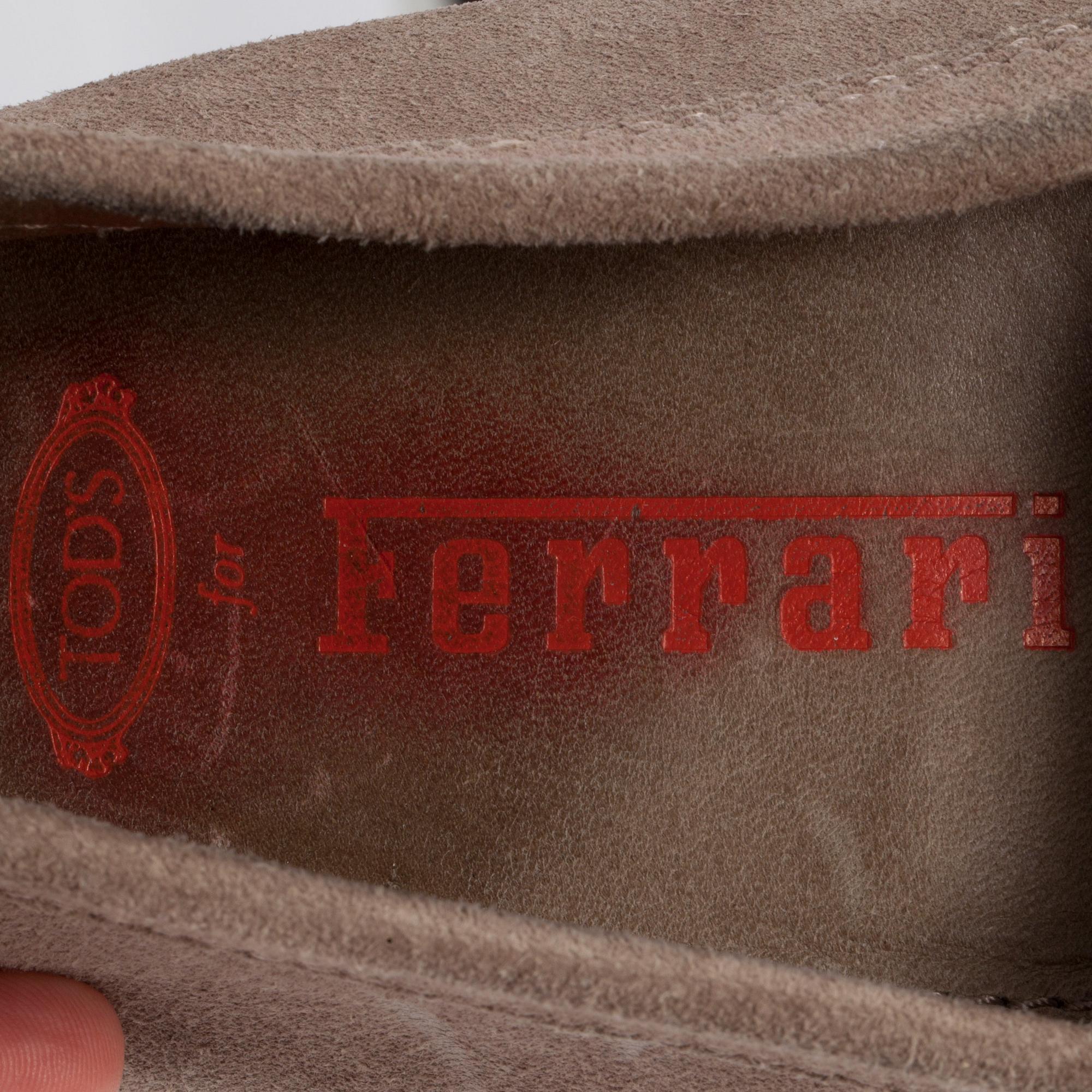 TOD'S, a pair of men´s grey suede loafers. Size 7.