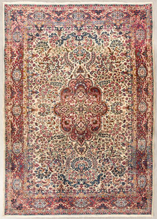 Carpet Kirman semi-antique approx. 265x175 cm.