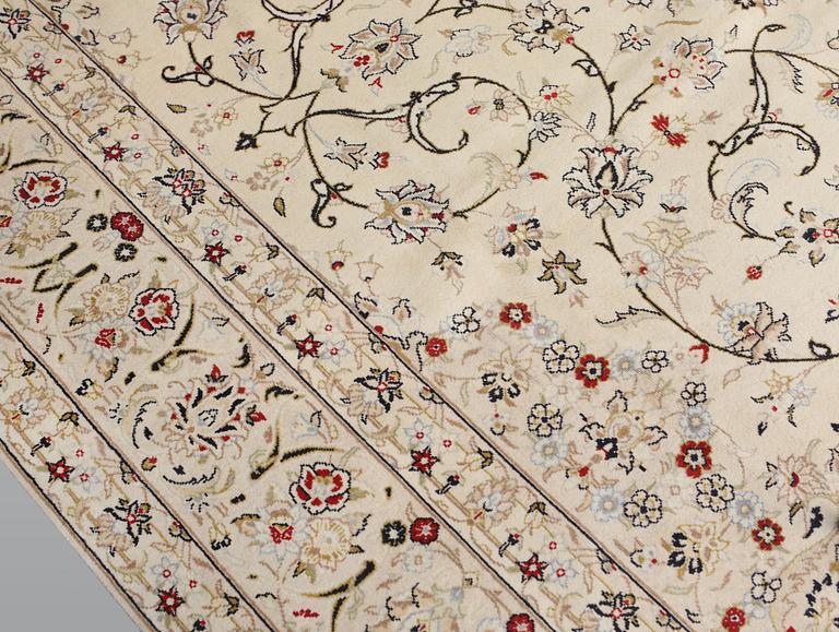 A Kashan carpet, ca 393 x 290 cm.