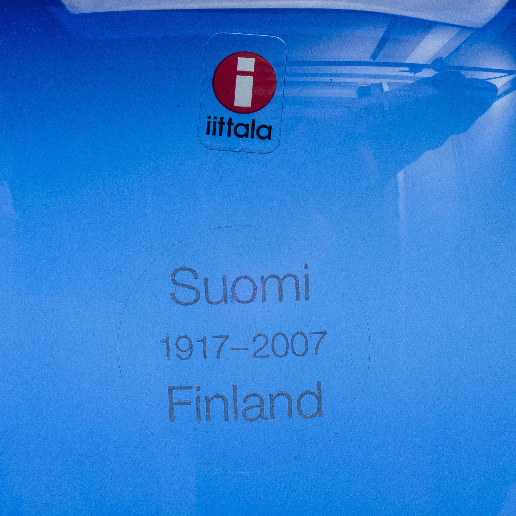 OIVA TOIKKA, SKÅL, glas, jubileumsskål Suomi Finland 90 år. Signerad O. Toikka, märkt Iittala.