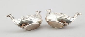 SALTKAR med SKEDAR, 1 par, silver, CG Hallberg, Stockholm 1954.