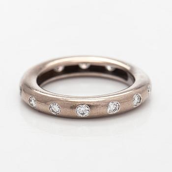 Ring, briljantslipade diamanter, 18K vitguld.