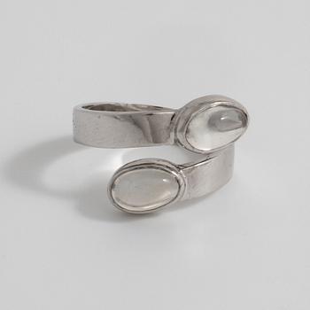 KARL-INGEMAR JOHANSSON, Göteborg, 1971, a cabochon cut moonstone ring.