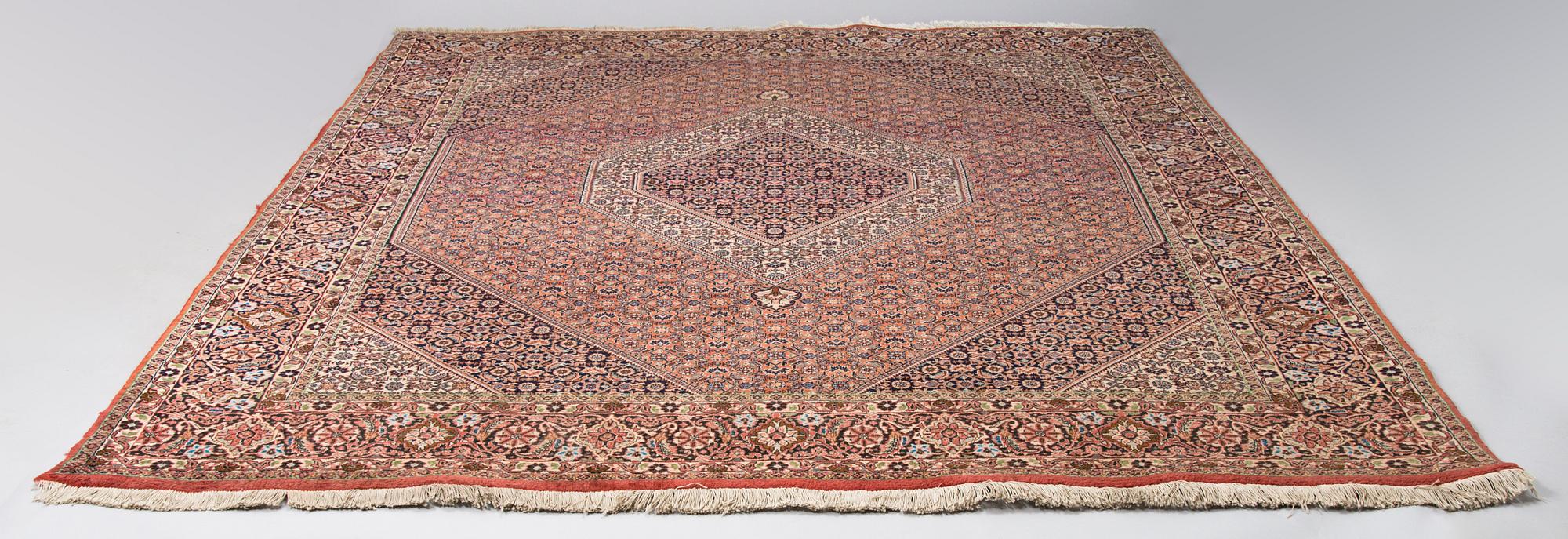 An oriental 'Bidjar' carpet. Circa 254x204 cm.