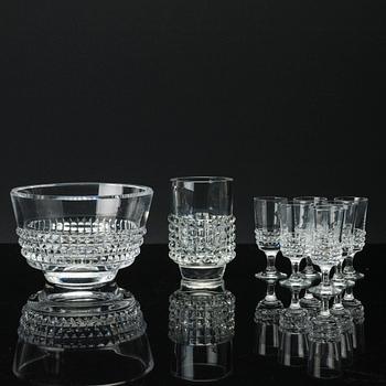 A set of 14 "Corona" Bengt Edenfalk glass objects, Skruf, later part of the 20th century.