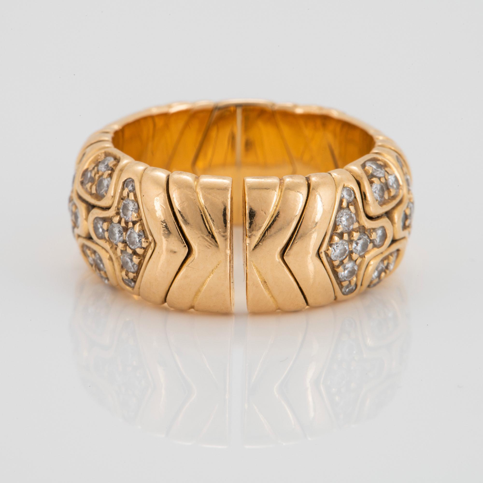 A Bulgari "Alveare" ring in 18K gold set with round brilliant-cut diamonds with a total weight of ca 0.60 ct.
