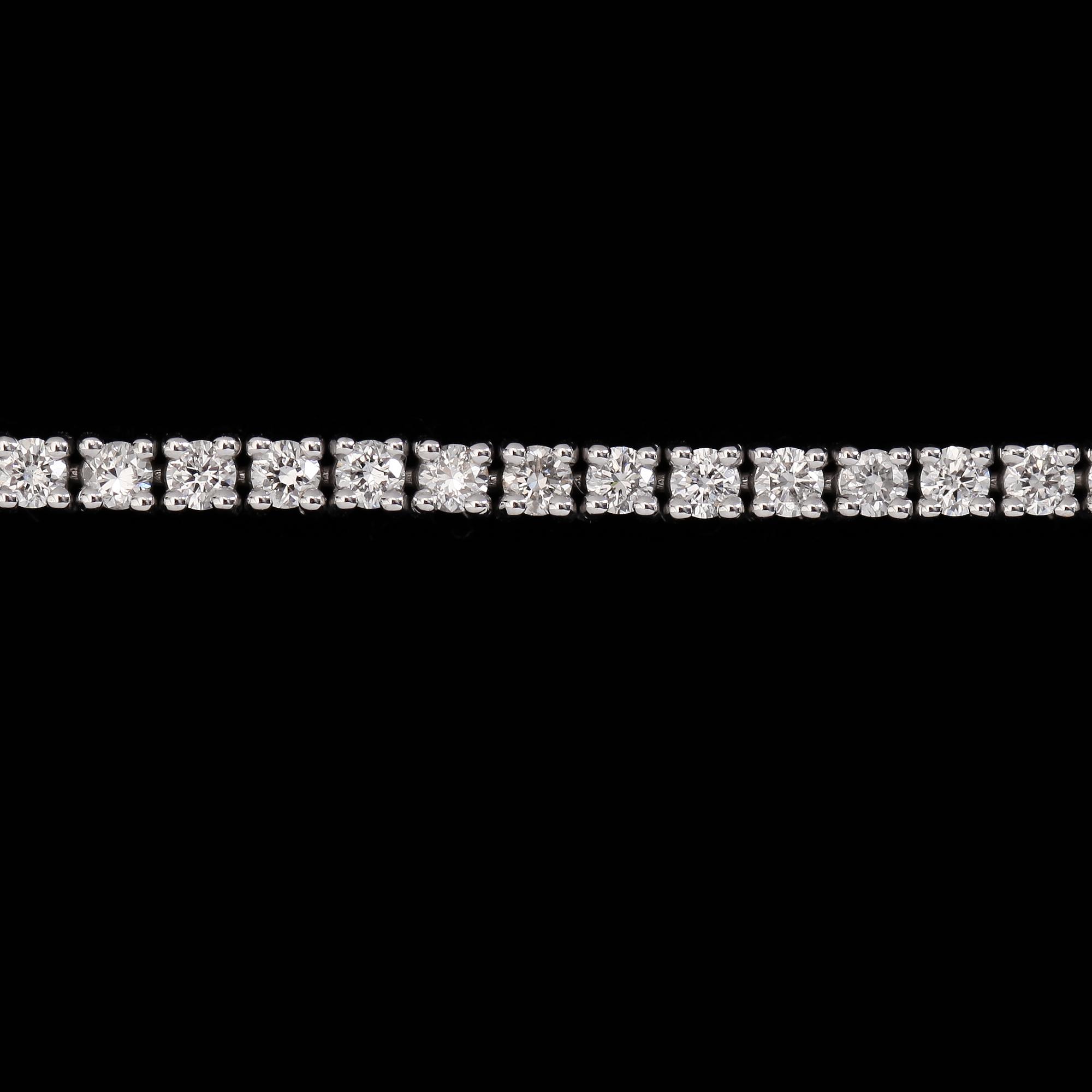 ARMBAND, 18K vitguld, 82 briljantslipade diamanter tot ca 2.20 ct.