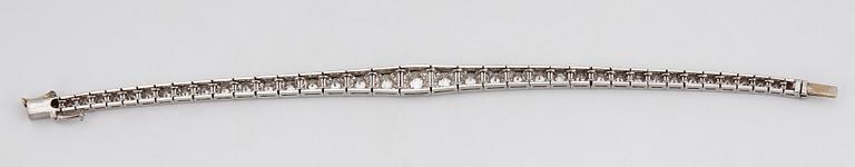 A platinum bracelet set with round brilliant-cut diamonds with a total weight of ca 3.75 cts.