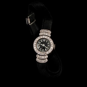 ARMBANDSUR, platina med åttkantslipadeslipade diamanter, Schweiz, 1900-talets början. Vikt 8 g.