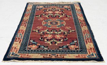 A Chinese rug, semi-antique/antique, 129 x 67 cm.