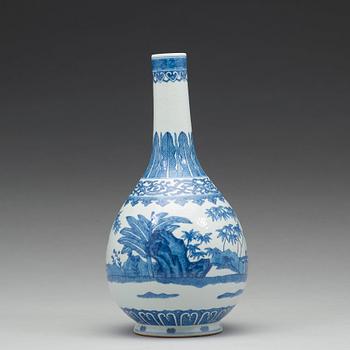 A blue and white bottle vase, Qing dynasty, Guangxu mark and period (1874-1908).