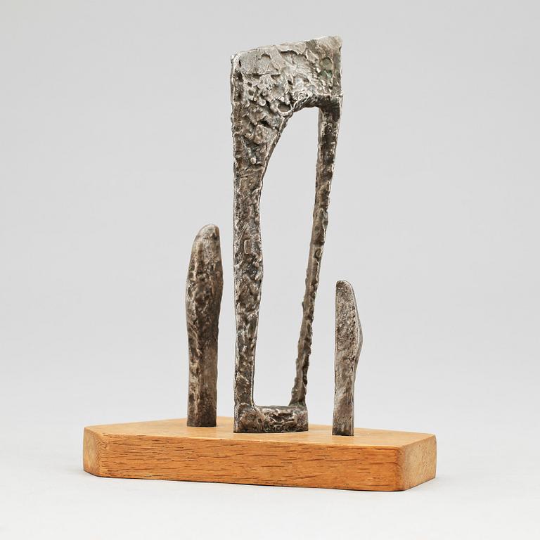 ARNE JONES, skulptur, metall. Sign o numr 6/6.