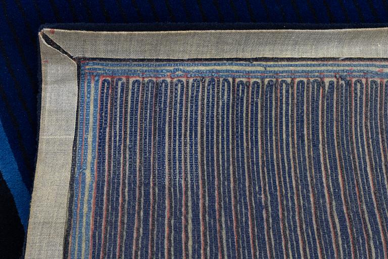 Hertha Bengtson, a tufted carpet, Kinnasand, c. 210 x 210 cm.