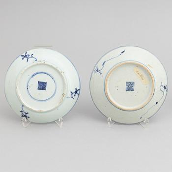 A Chinese blue and white bowl and six small dishes, Ming style, Qing dynasty, 19th century.