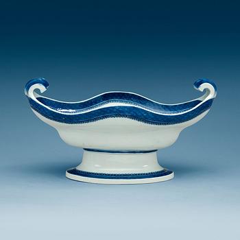 1933. A blue and white jardiniere, Qing dynasty, Jiaqing (1796-1820).