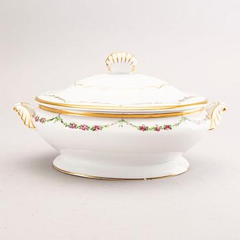 A Royal Copenhagen porcelain 55 pcs dinner service model 478 mid 1900s.