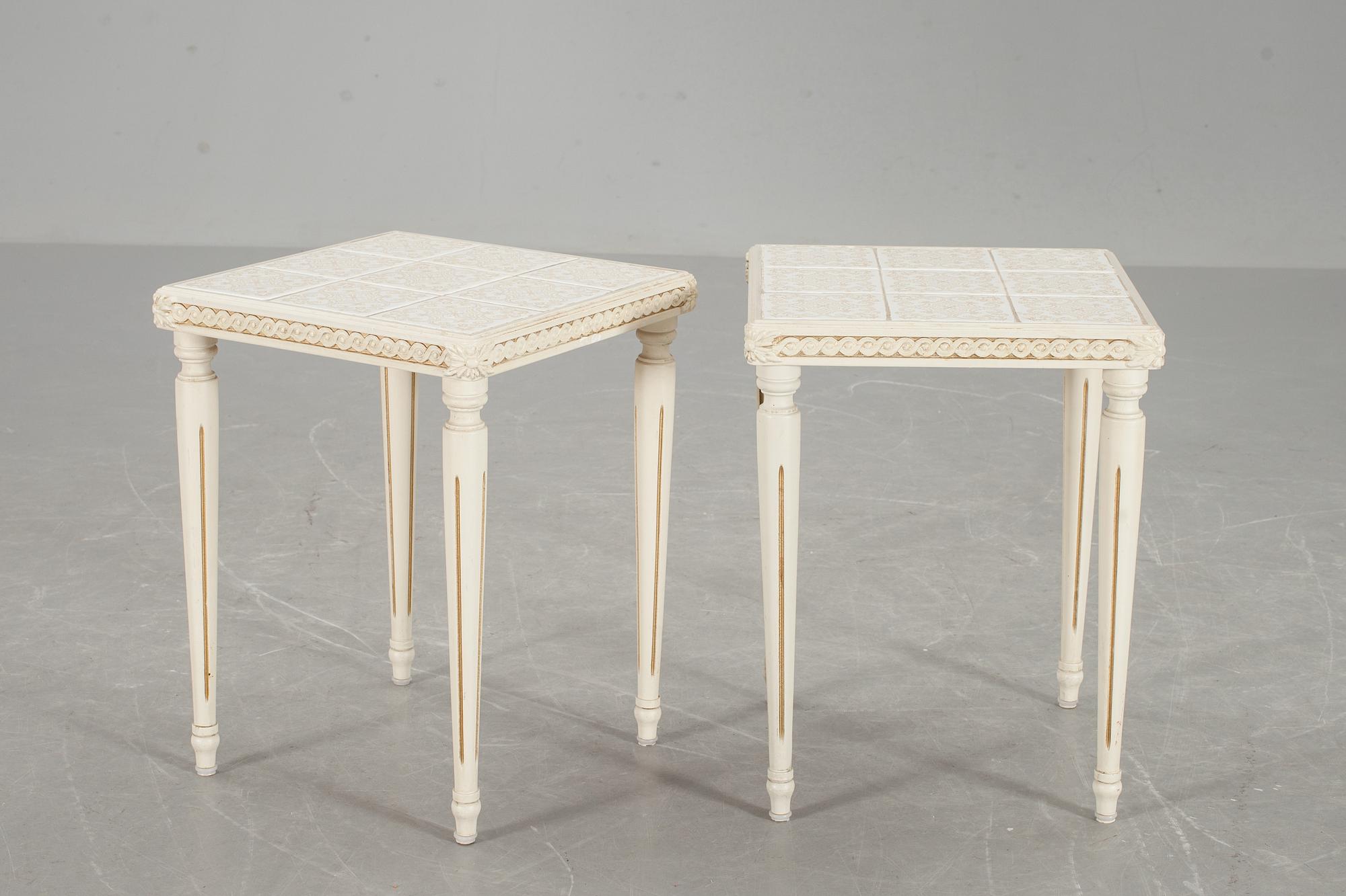SIDOBORD, ett par gustaviansk stil, 1900-talets andra hälft.