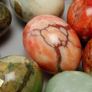 ÄGG, 11 st, alabaster, Italien, 1900-talets andra hälft.