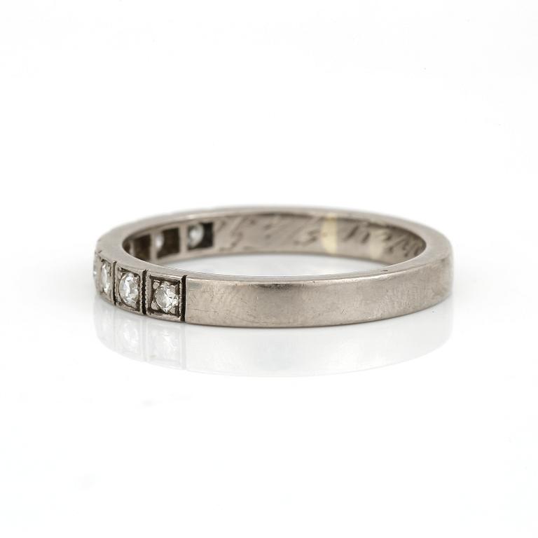 HALVALLIANSRING, med diamanter, totalt ca 0,18 ct, Fors Haldor Vidar, Stockholm, 1958, 18K vitguld.