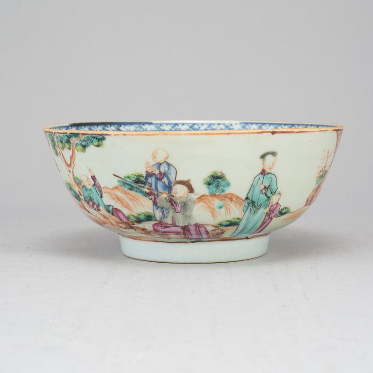 A famille rose bowl, Qing dynasty,  Qianlong (1736-95).