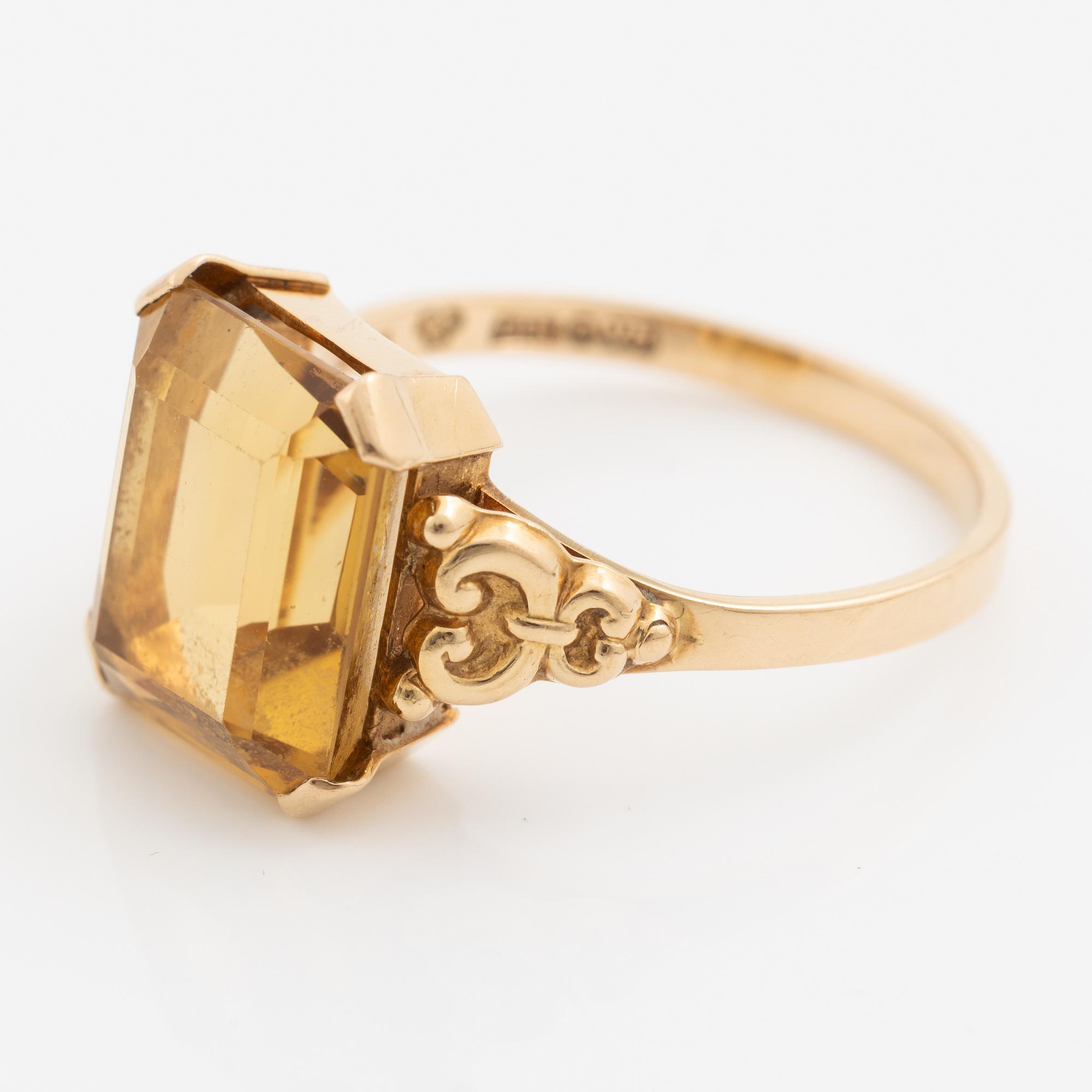 Ring 18K guld med en fasettslipad citrin.