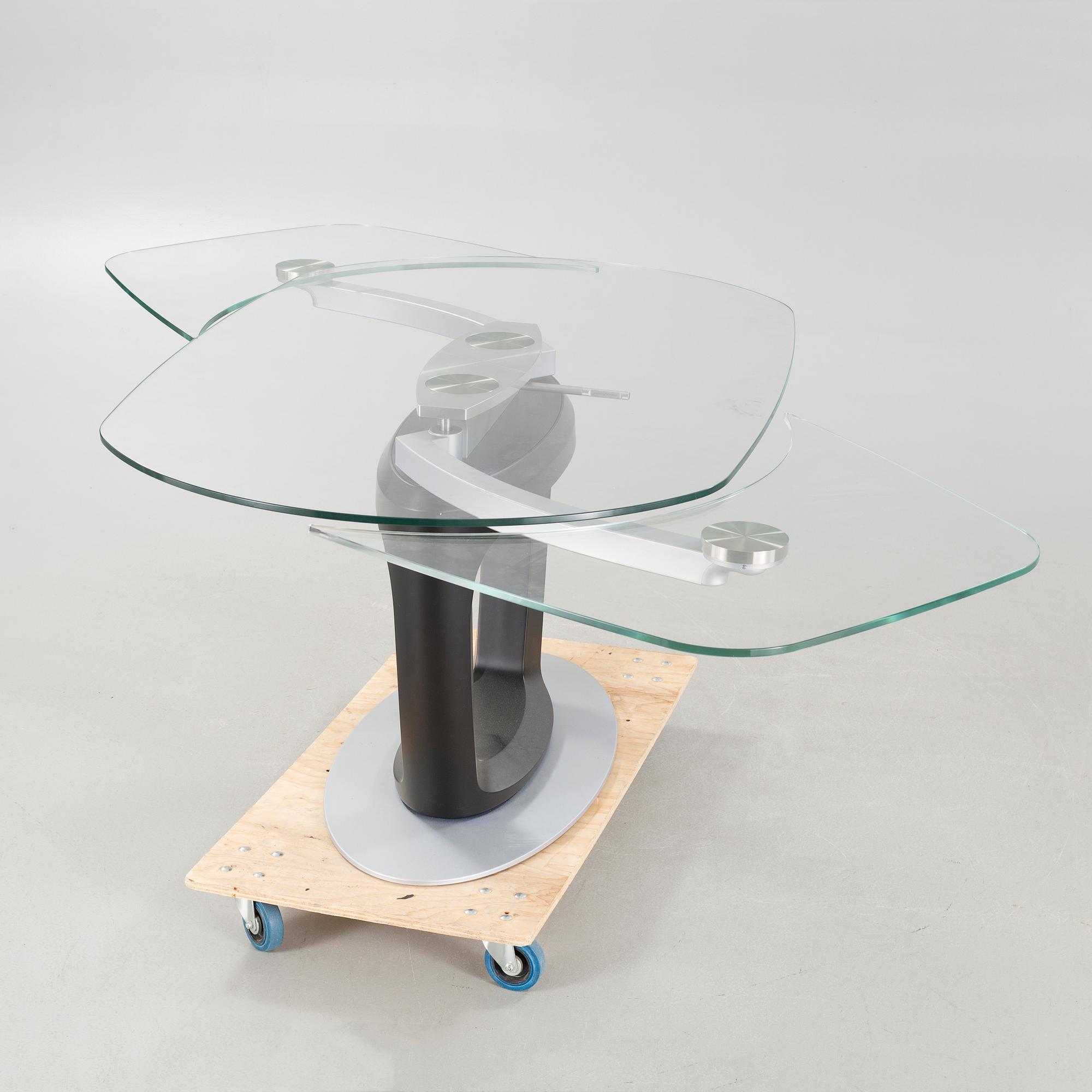 A 21st century "Orbital" dinner table by Pininfarina for Calligaris.