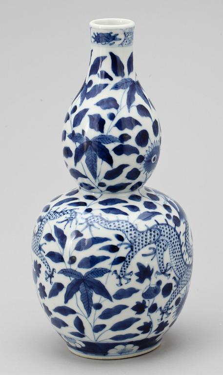 VAS, porslin, Kina, 1900-tal.