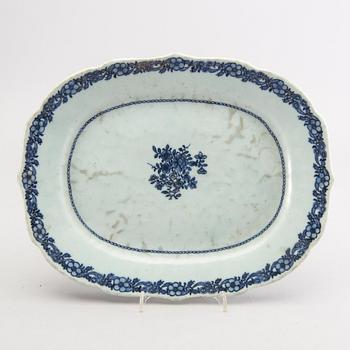 A Chinese around 1800 blue and white serving dish.