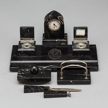 SKRIVBORDSUPPSATS, 6 delar, 1900-talets första hälft.