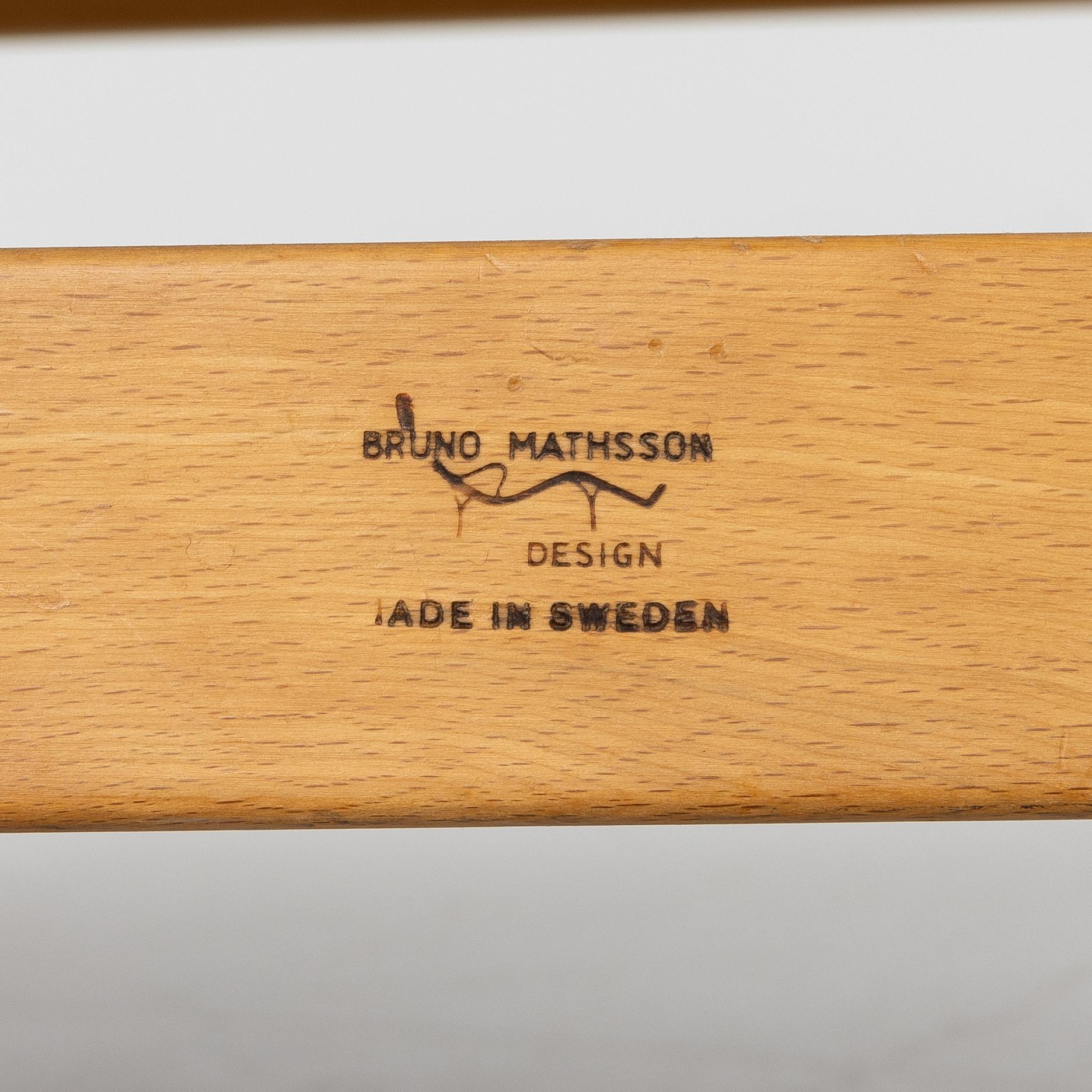 Bruno Mathsson, fåtöljer, ett par, med en fotpall, "Pernilla", DUX.