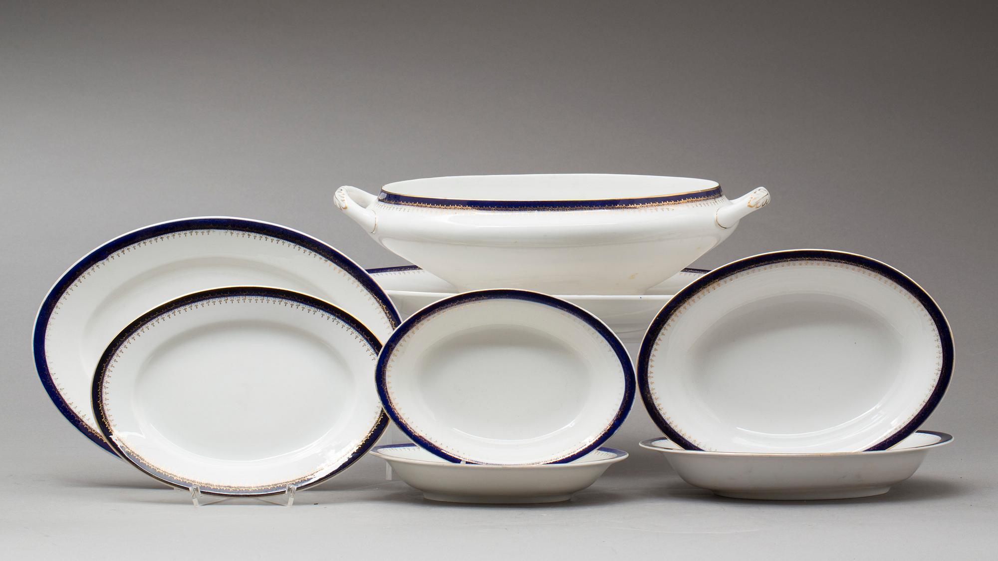 SERVIS, ca 74 delar, Gustavsberg, porslin, 1900-talets första hälft.