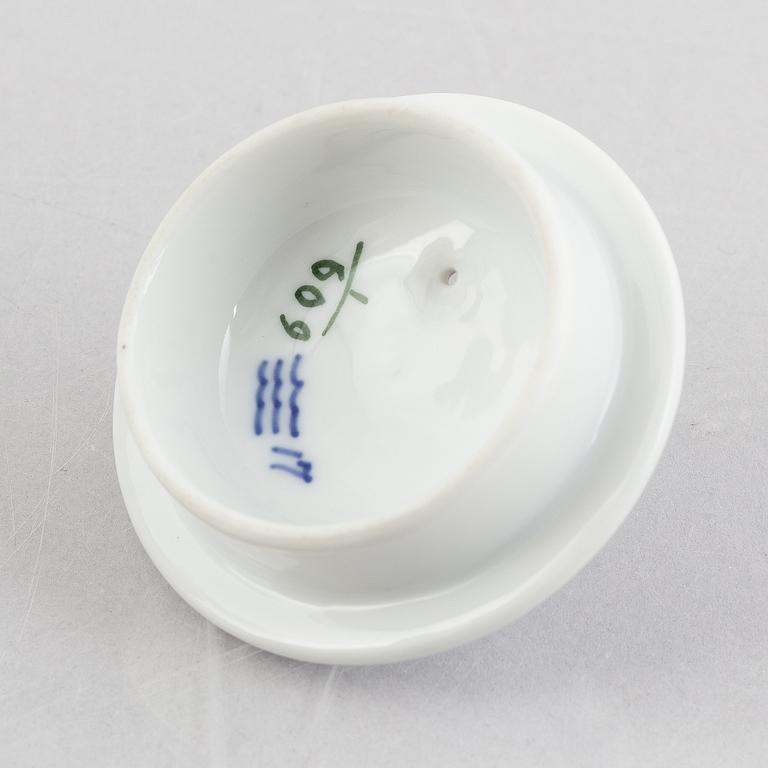 A 'Blue Fluted half lace' / 'Musselmalet' porcelain teapot, Royal Copenhagen, model 259, post 1923.