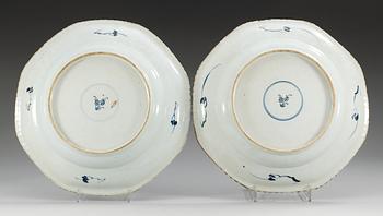 A pair of blue and white 'pie-crust' chargers, Qing dynasty, Kangxi (1662-1722).