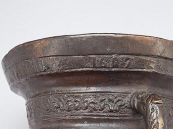 MORTLAR, 2 st. Mässing en märkt; anno 1607.