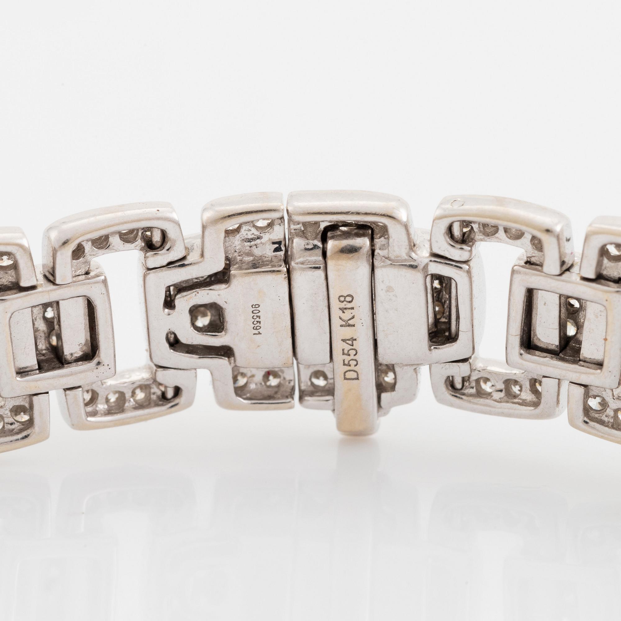 An 18K white gold bracelet set with round brilliant-cut diamonds.