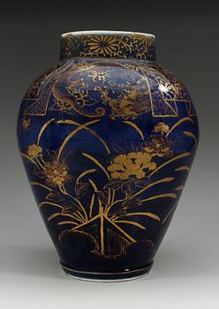 URNA, porslin. Japan, 1700-tal.