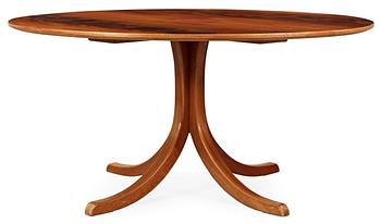 337. A Josef Frank mahogany dinner table by Svenskt Tenn, model 1020.