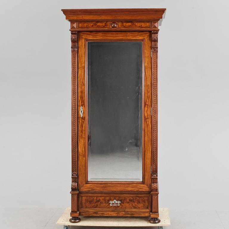 KLÄDSKÅP, nyrenässans, 1800-talets slut.