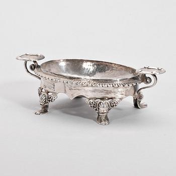 SALTKAR, silver. Bla otydliga stämplar bla svenska importstämplar. 1900-talets första hälft. Vikt ca 130 gram.