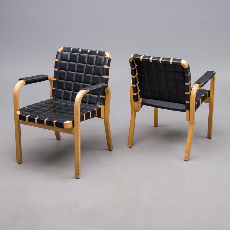 KARMSTOLAR, ett par, modell 45, Alvar Aalto, Artek.