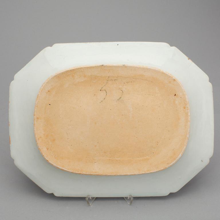 STEKFAT, ett par, porslin, Kina, Qianlong (1736-95).