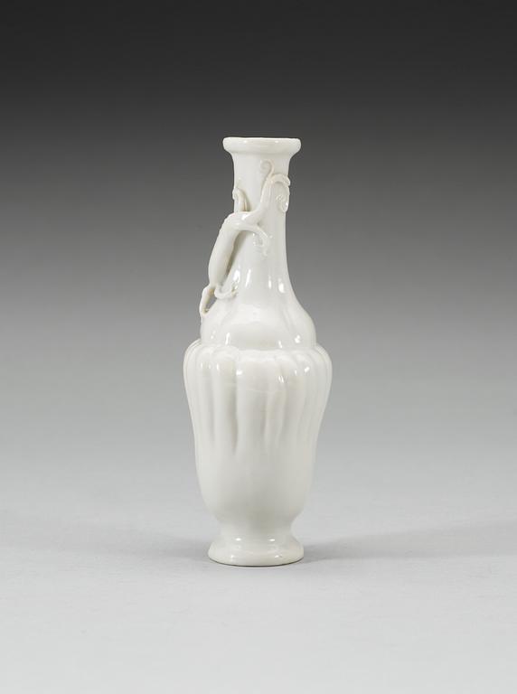 A blanc de chine vase, Qing dynasty, Kangxi (1662-1722).