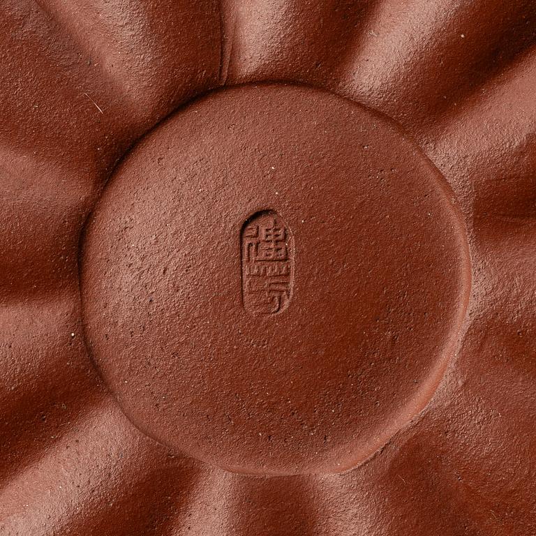 A Chinese yixing 'gourd' teapot, four cups and three saucers, 1980s.