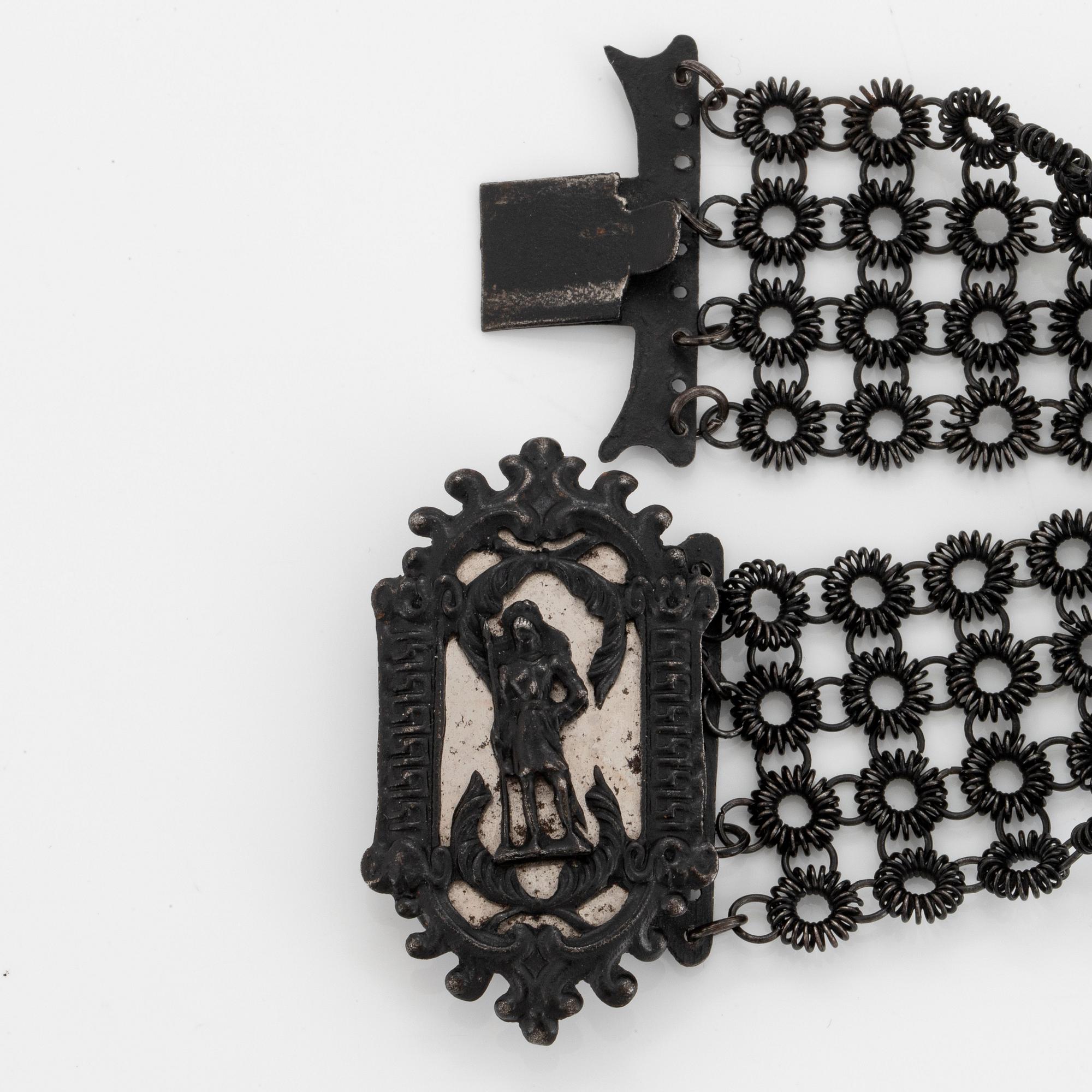 A Berlin iron and steel bracelet with a cameo. Berlin 1820-30.